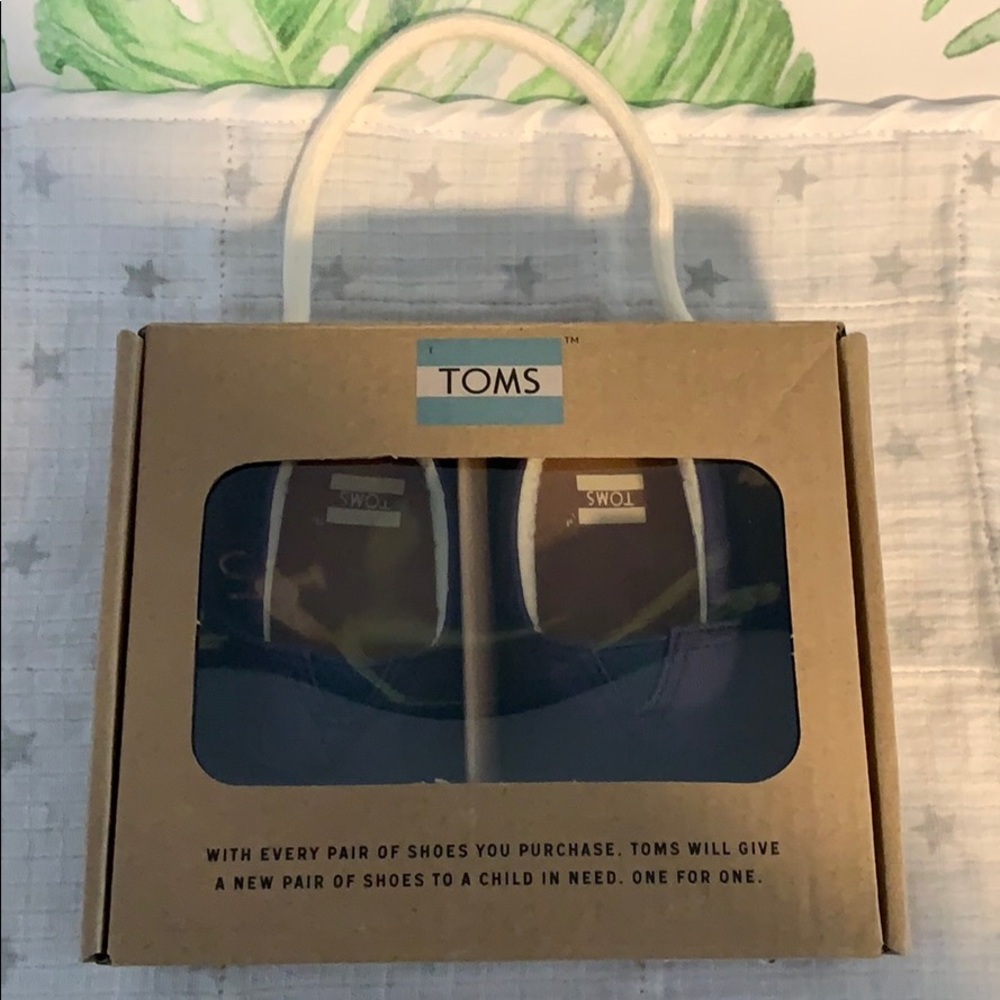 Toms infant shoes